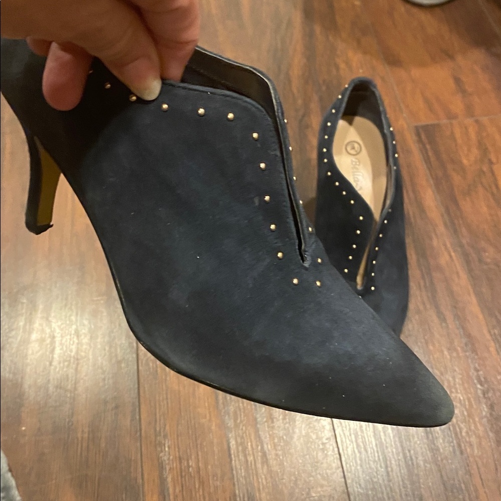 Bella Vita Women's Navy Suede Heels